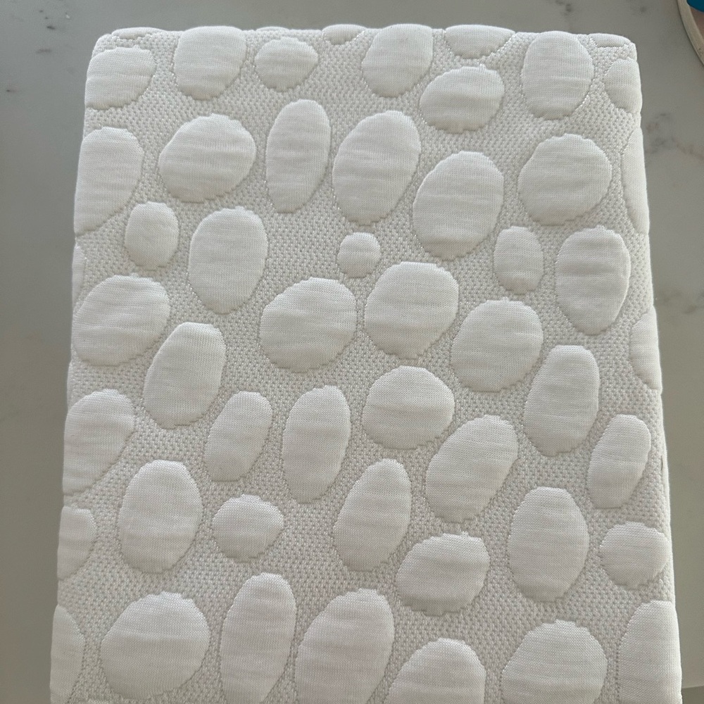 Crib mattress protector